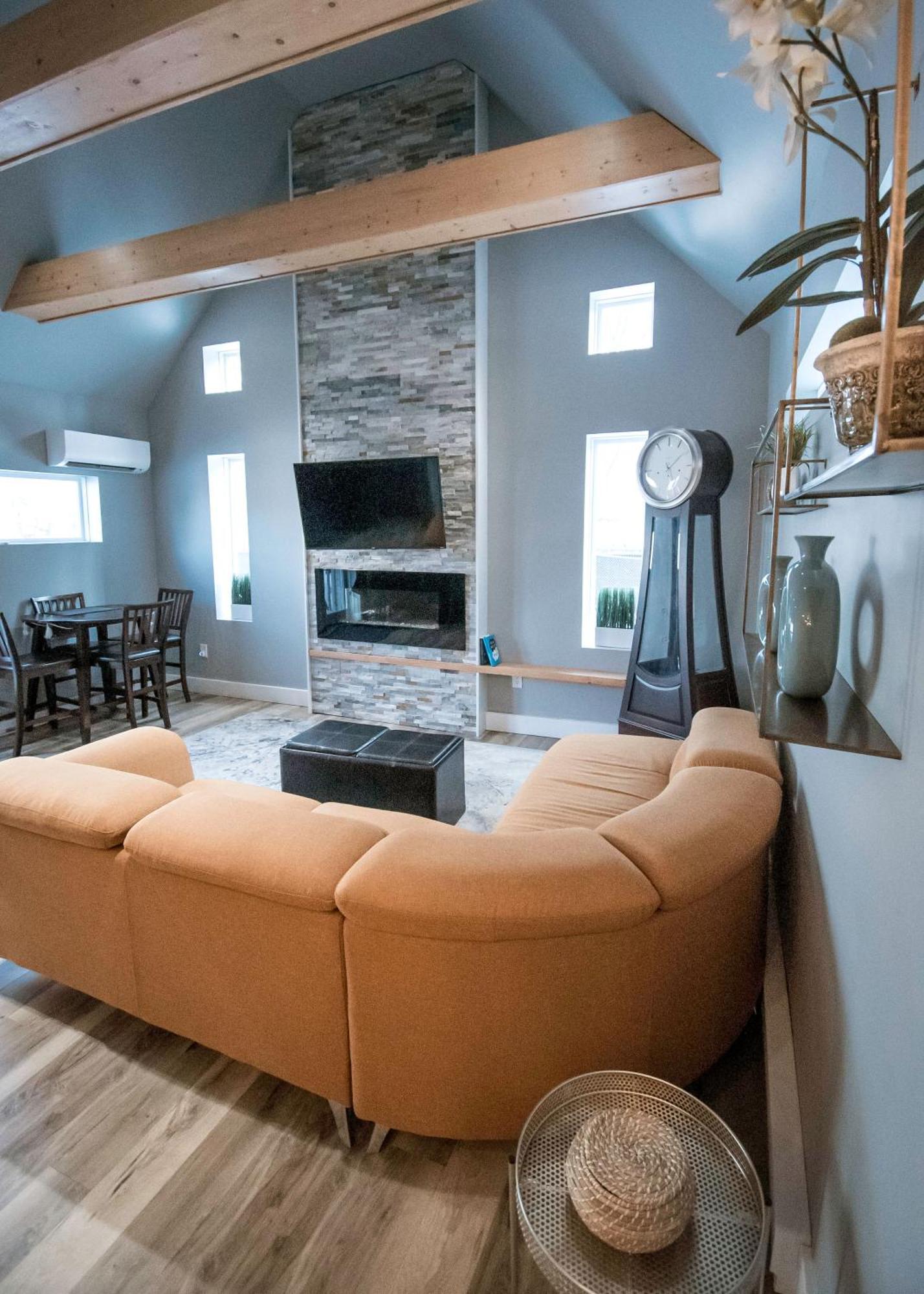 Cozy One Bedroom Apartment- Downtown Apartment