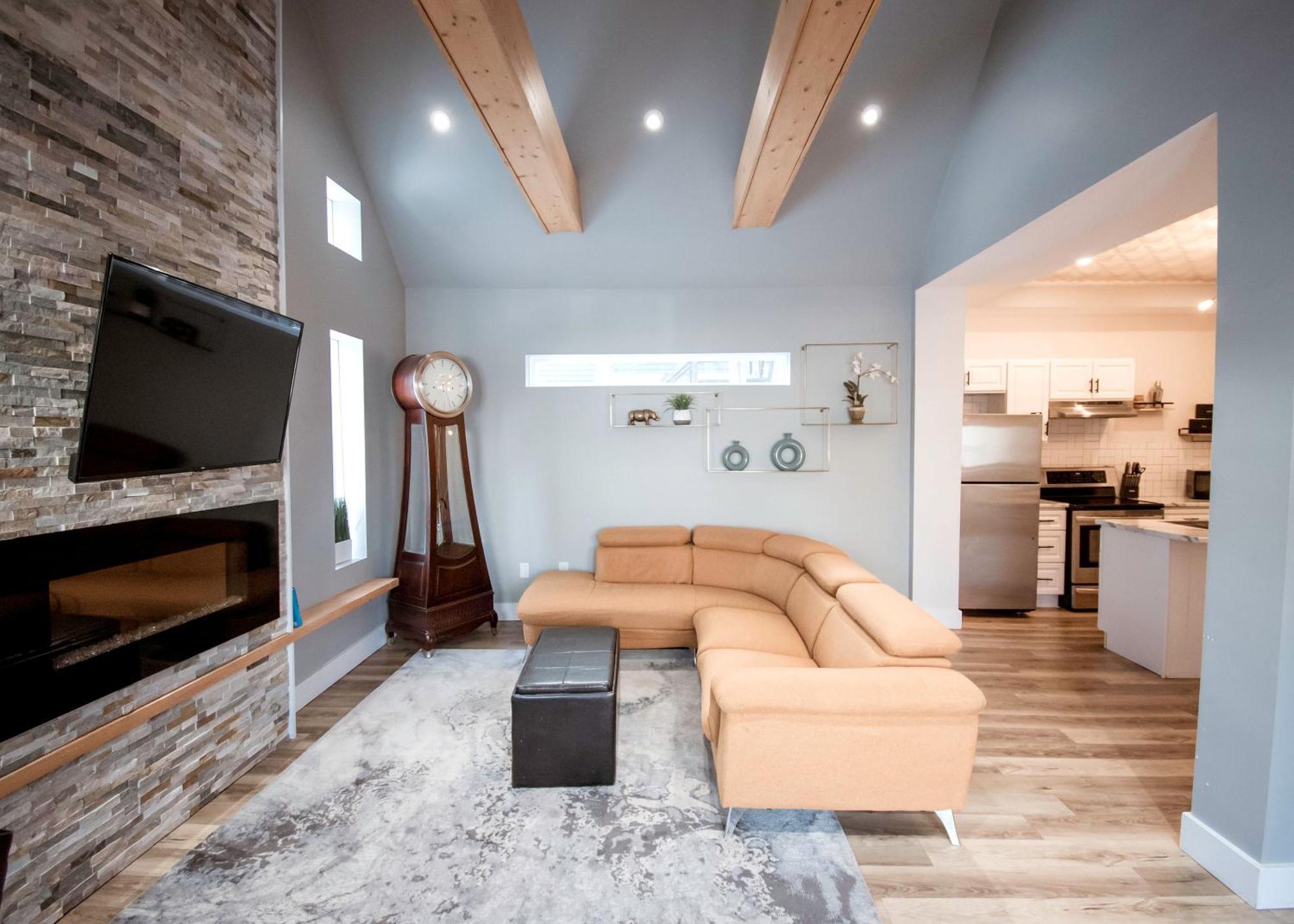 Cozy One Bedroom Apartment- Downtown *
