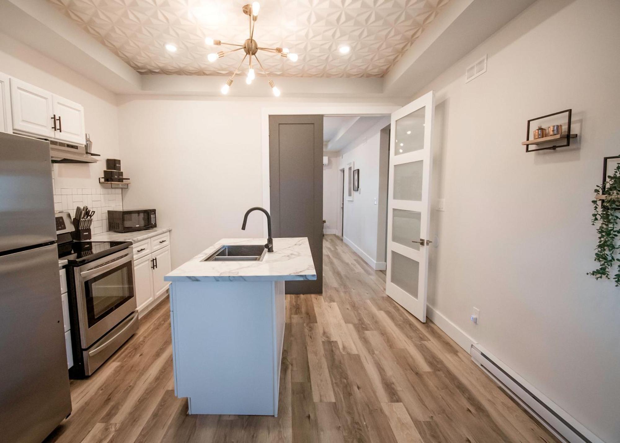 Cozy One Bedroom Apartment- Downtown