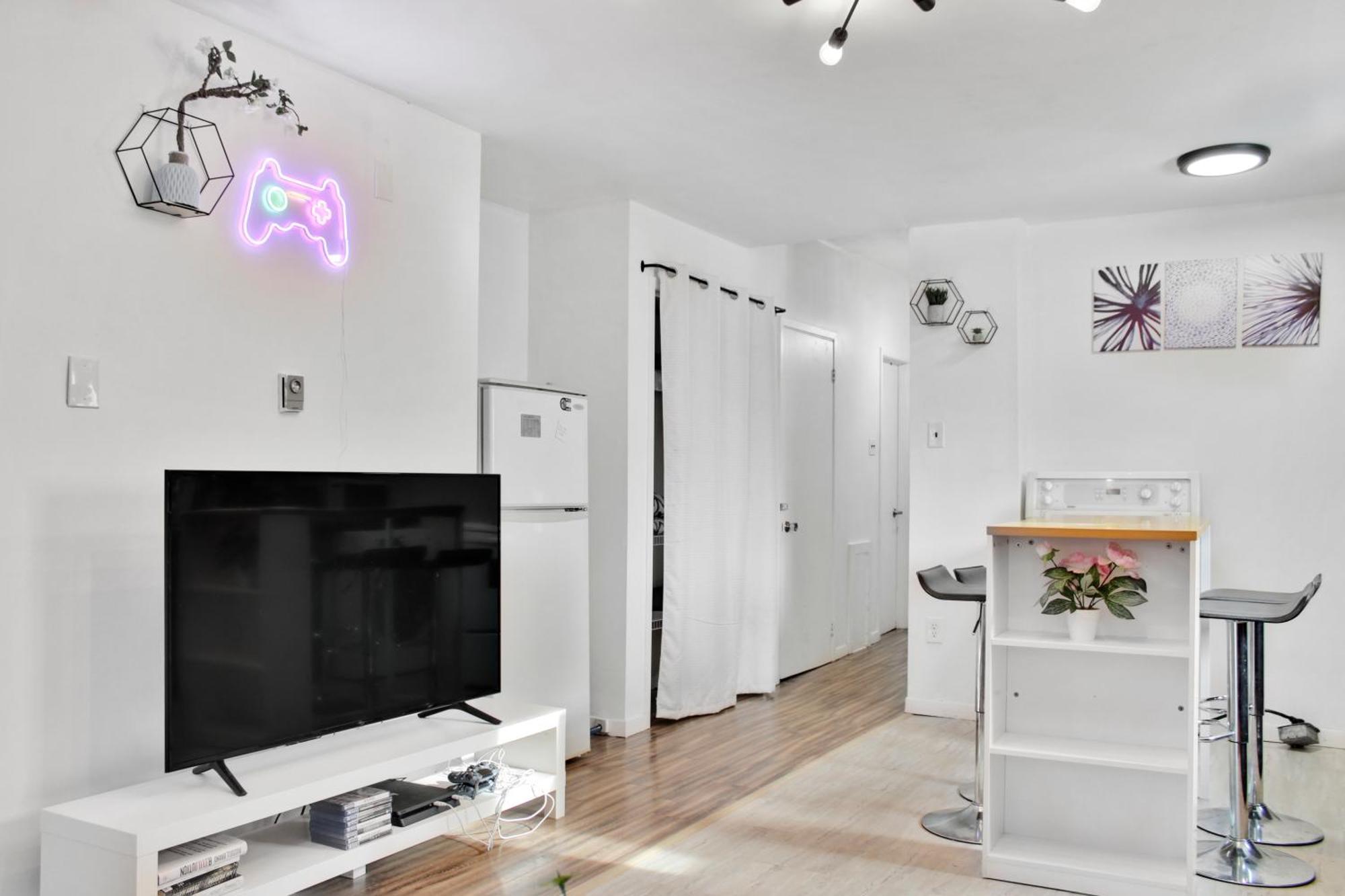Apartment Entire Near Yqm, Nbcc, Champlain Mall And Hospital *