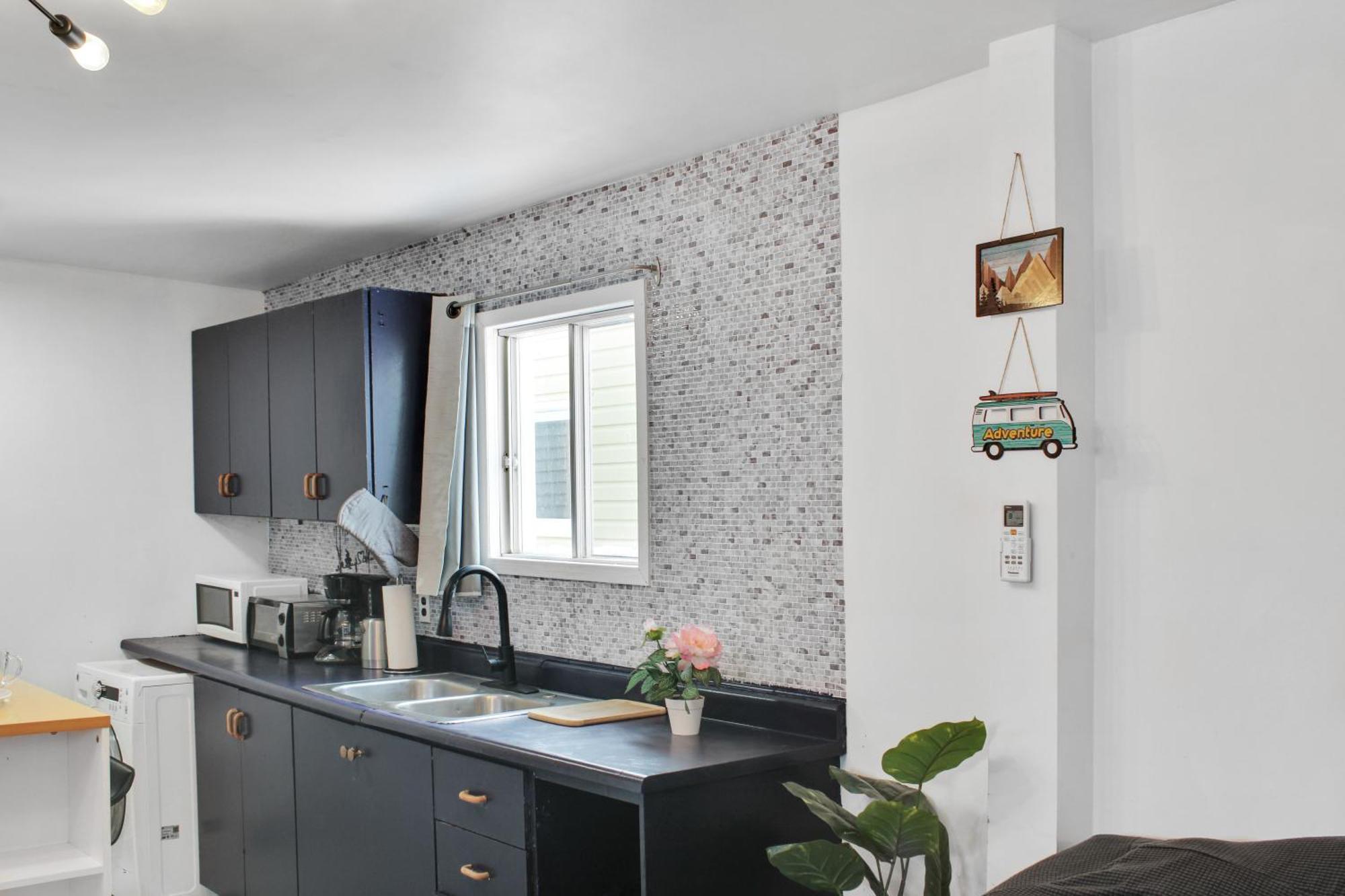 Entire Near Yqm, Nbcc, Champlain Mall And Hospital Apartment *