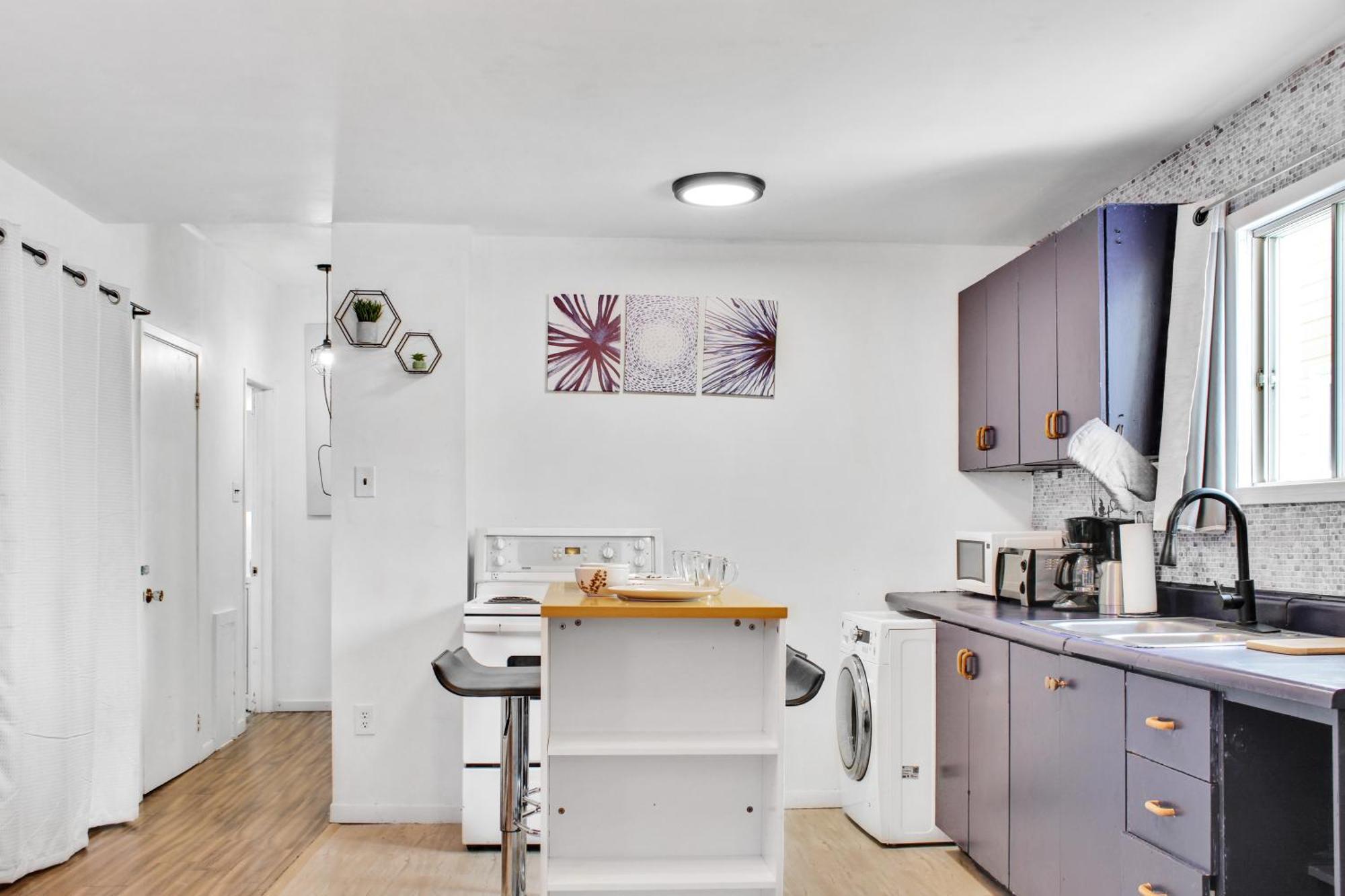 Apartment Entire Near Yqm, Nbcc, Champlain Mall And Hospital *