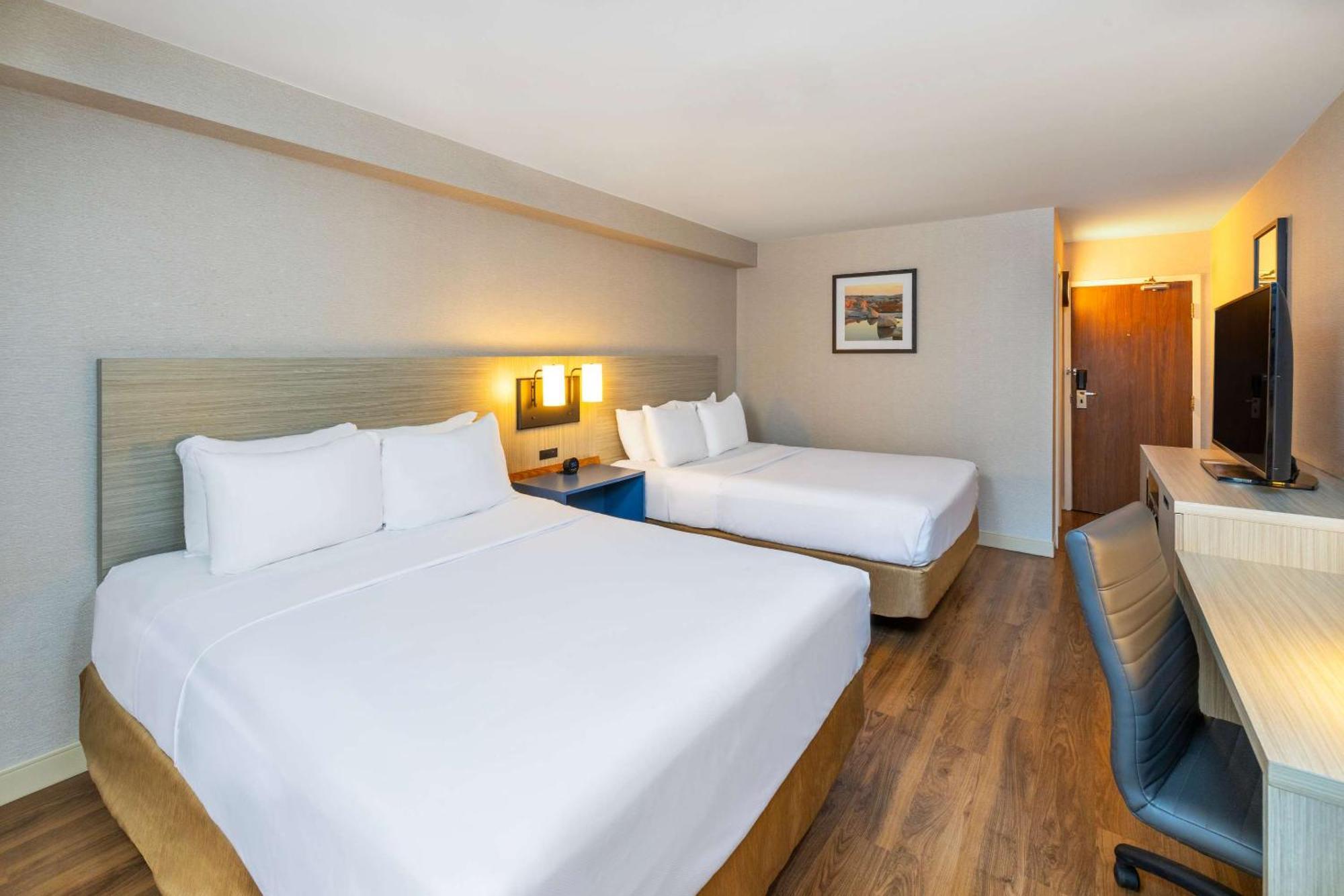 Comfort East Inn 3*