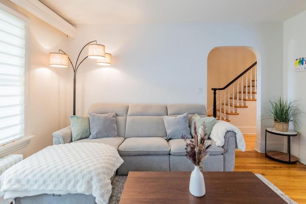 Modern 5 Bedroom Downtown Heritage Holiday home Moncton