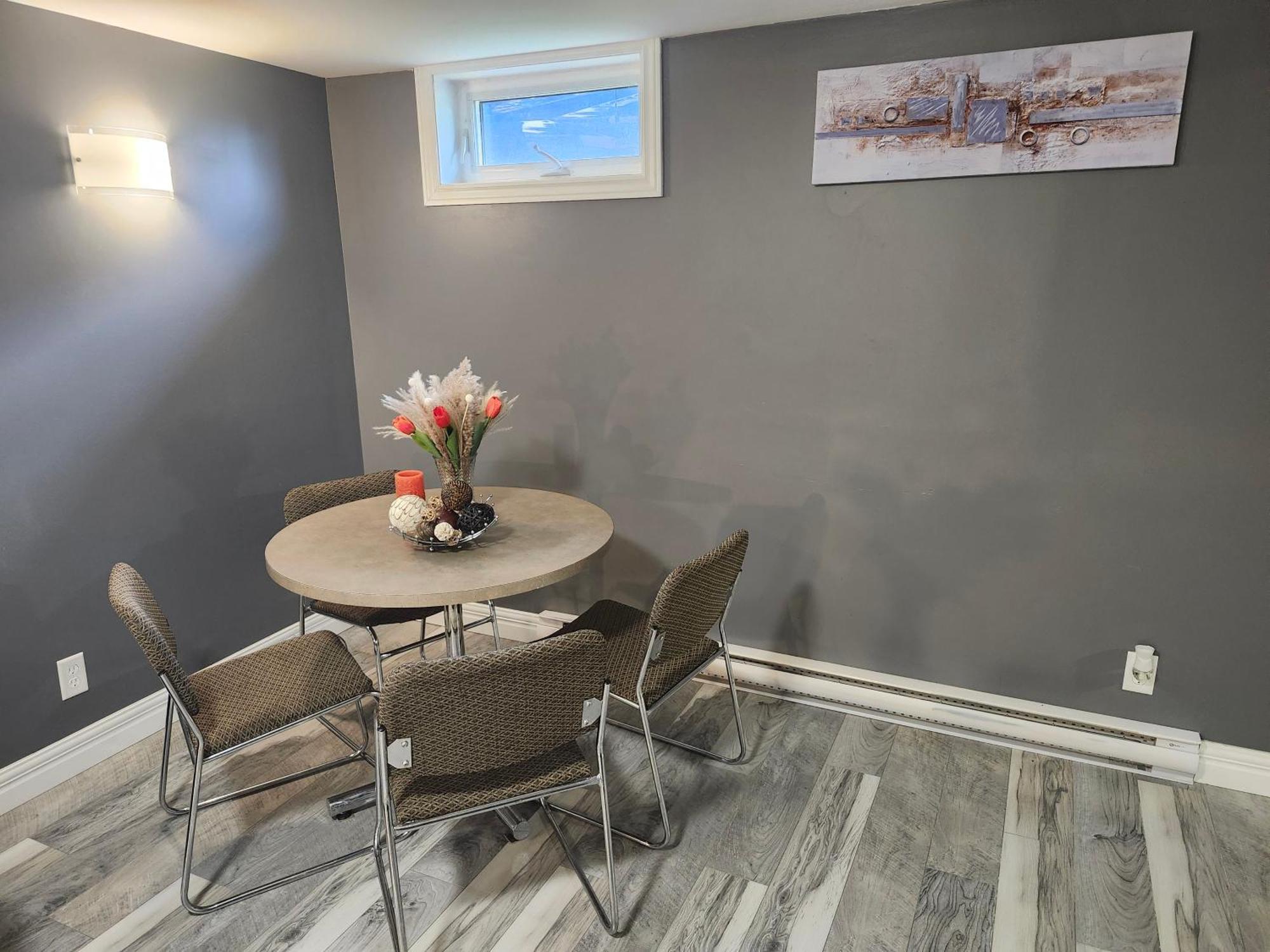 Cozy Sim's Apartment Moncton