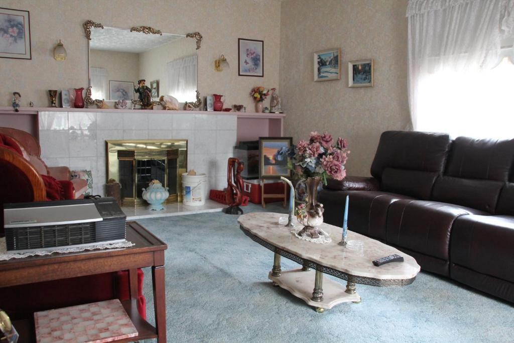Leah Jane's Bed & Breakfast Bed & Breakfast 2*