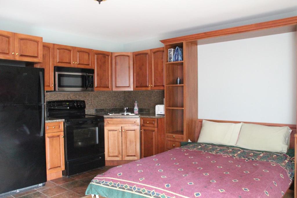 Leah Jane's Bed & Breakfast Bed & Breakfast 2*