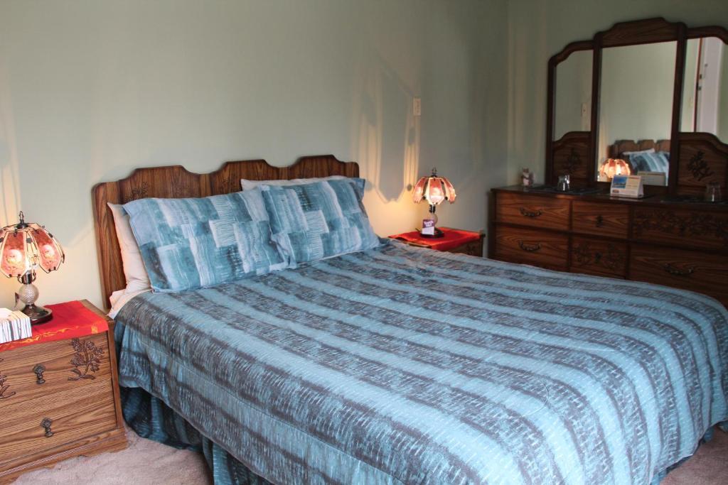 Leah Jane's Bed & Breakfast 2*