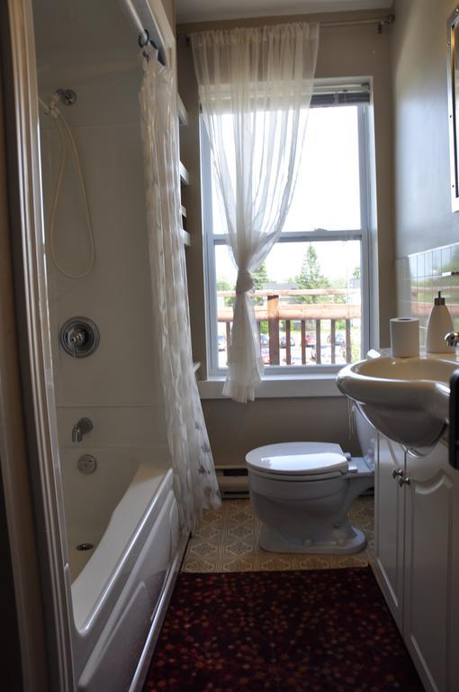 - Across Georges Dumont Apartment