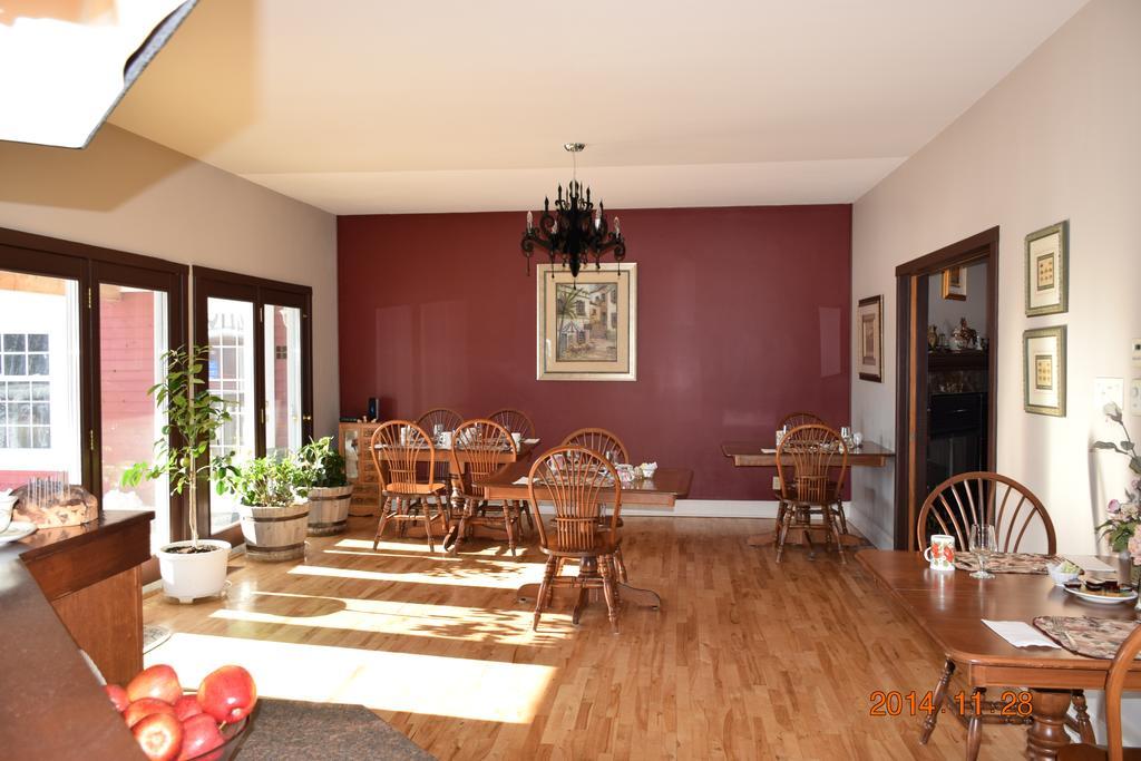 Wild Rose Hotel