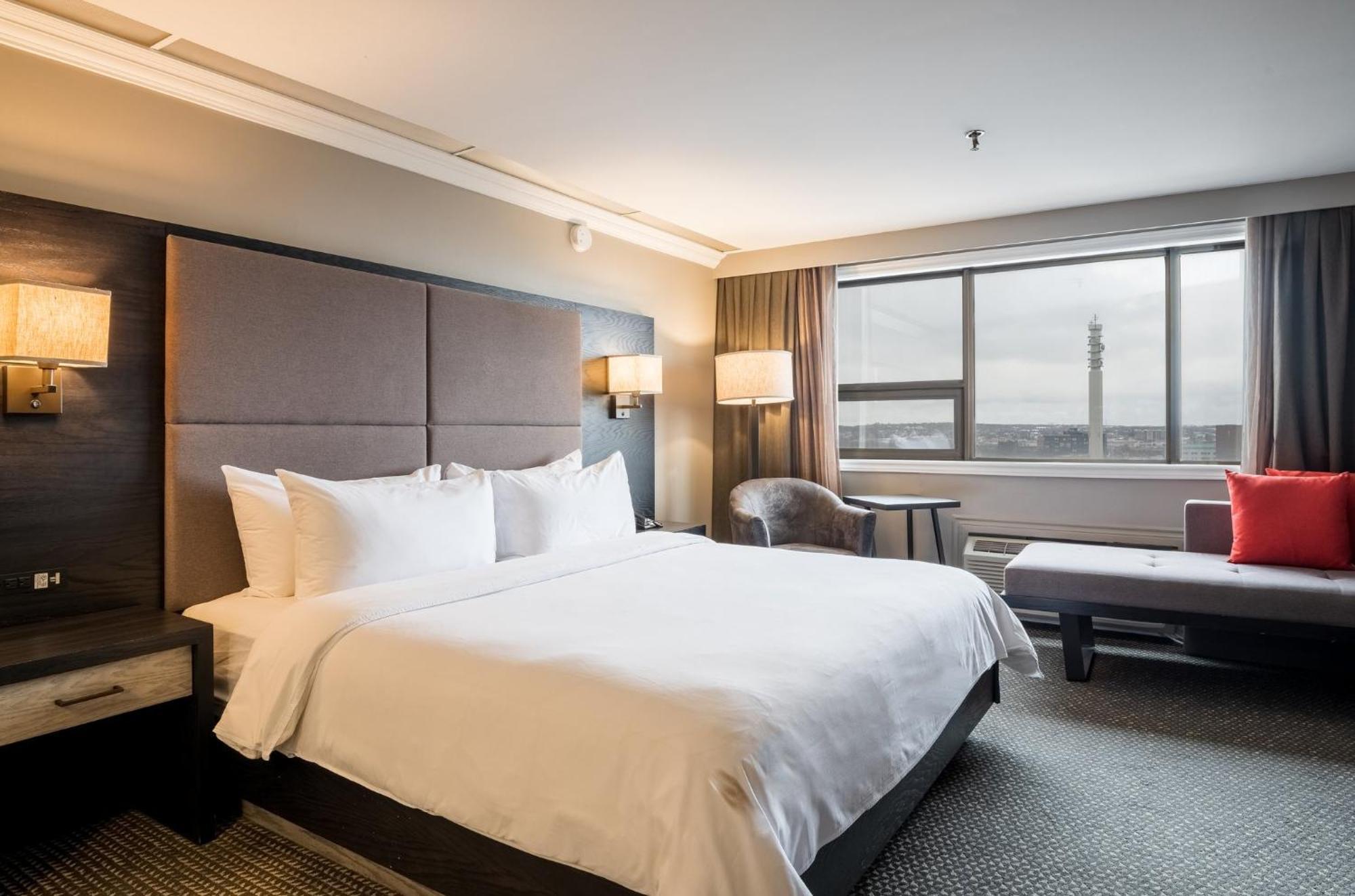 Crowne Plaza Downtown By Ihg Hotel 4*