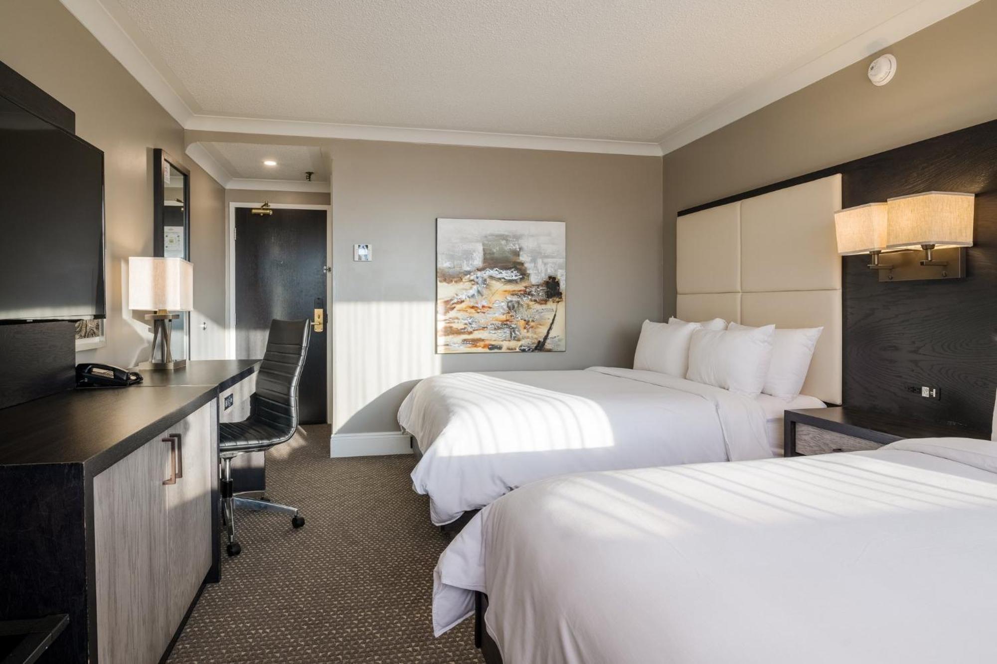 Crowne Plaza Downtown By Ihg Hotel 4*