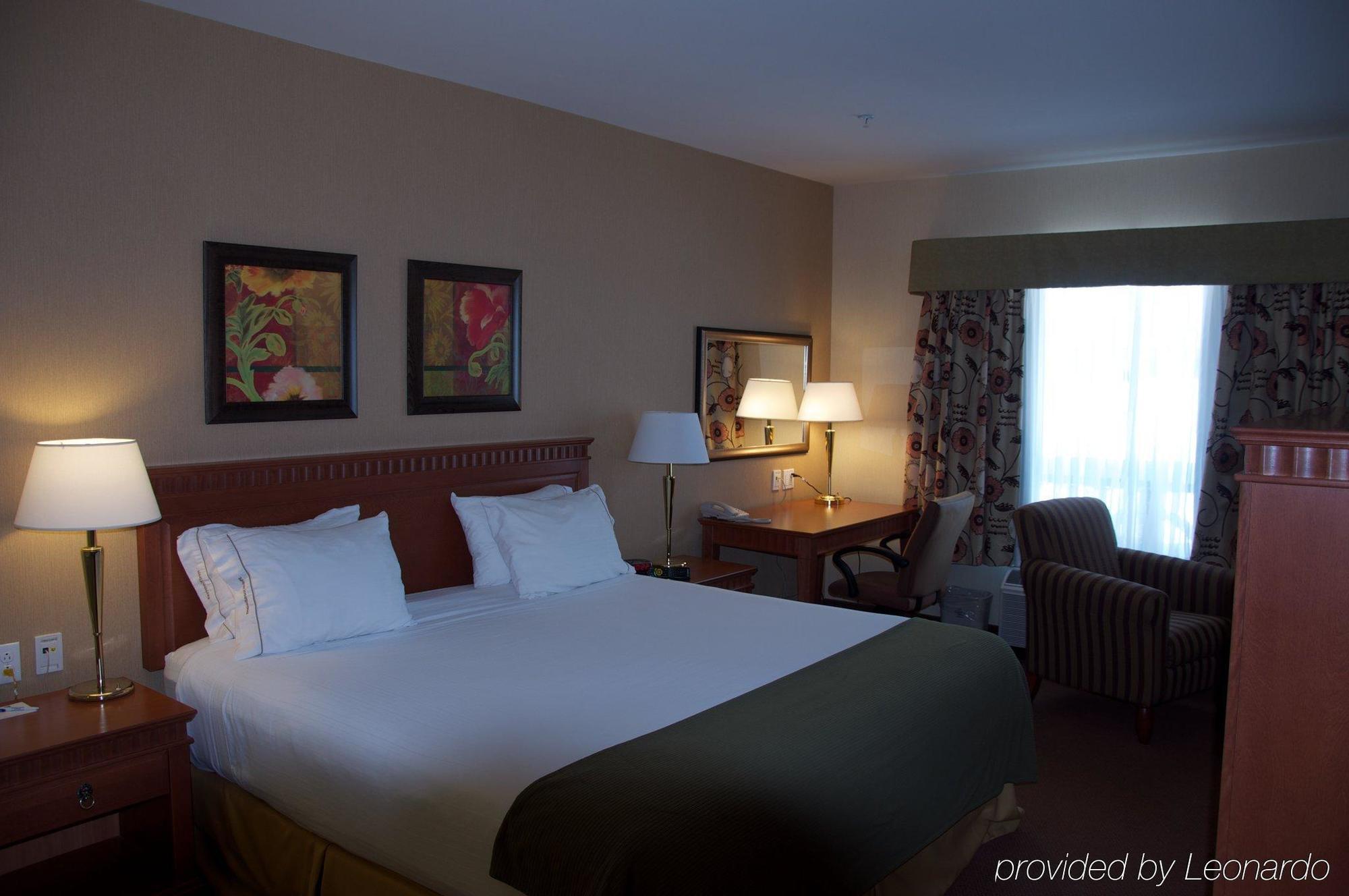 Express & Dieppe Airport By Ihg Hotel Moncton