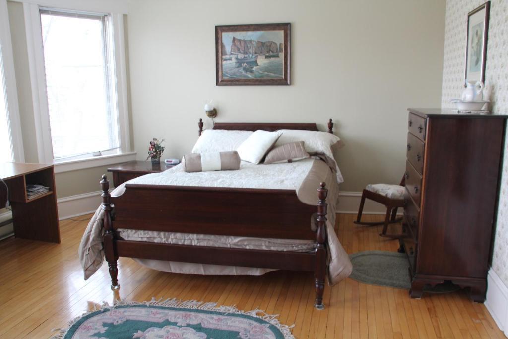 Downtown Bed & Breakfast Bed & Breakfast Moncton