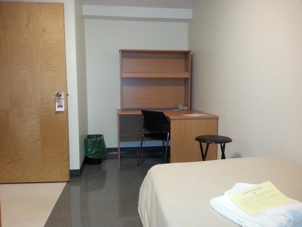 Universite De Hotel 2*