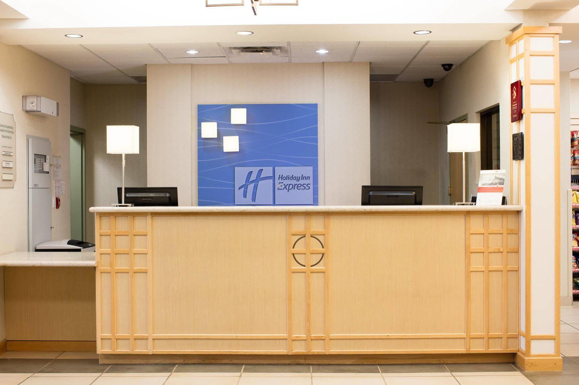 Express & Dieppe Airport By Ihg 2*