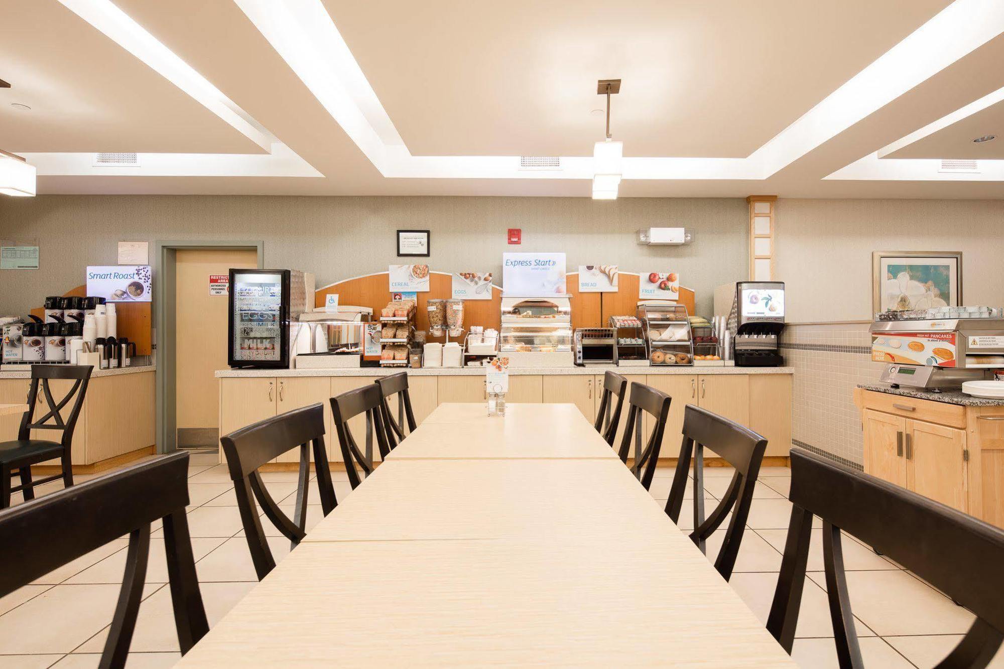 Express & Dieppe Airport By Ihg Hotel 2*