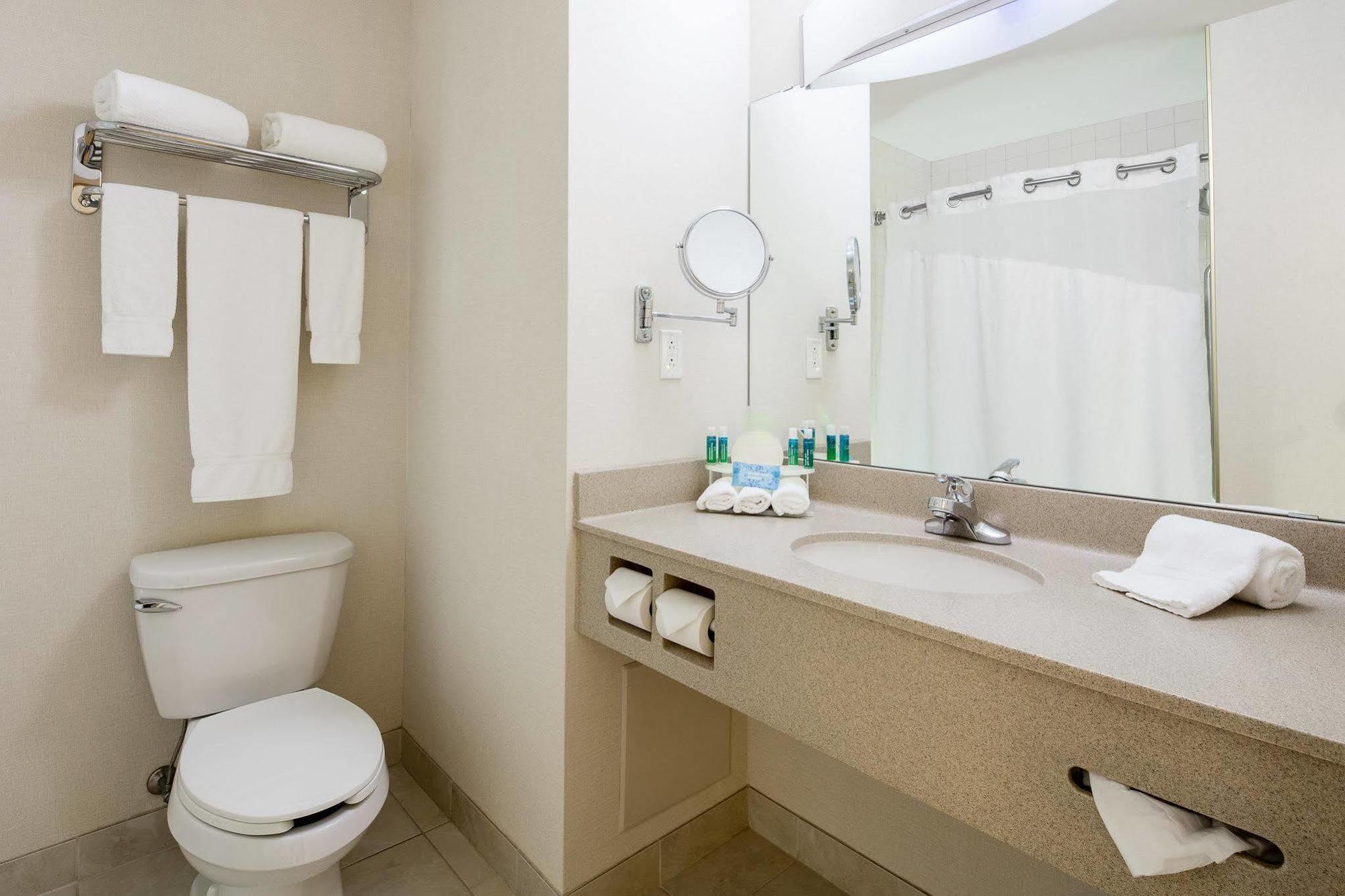 Express & Dieppe Airport By Ihg Hotel