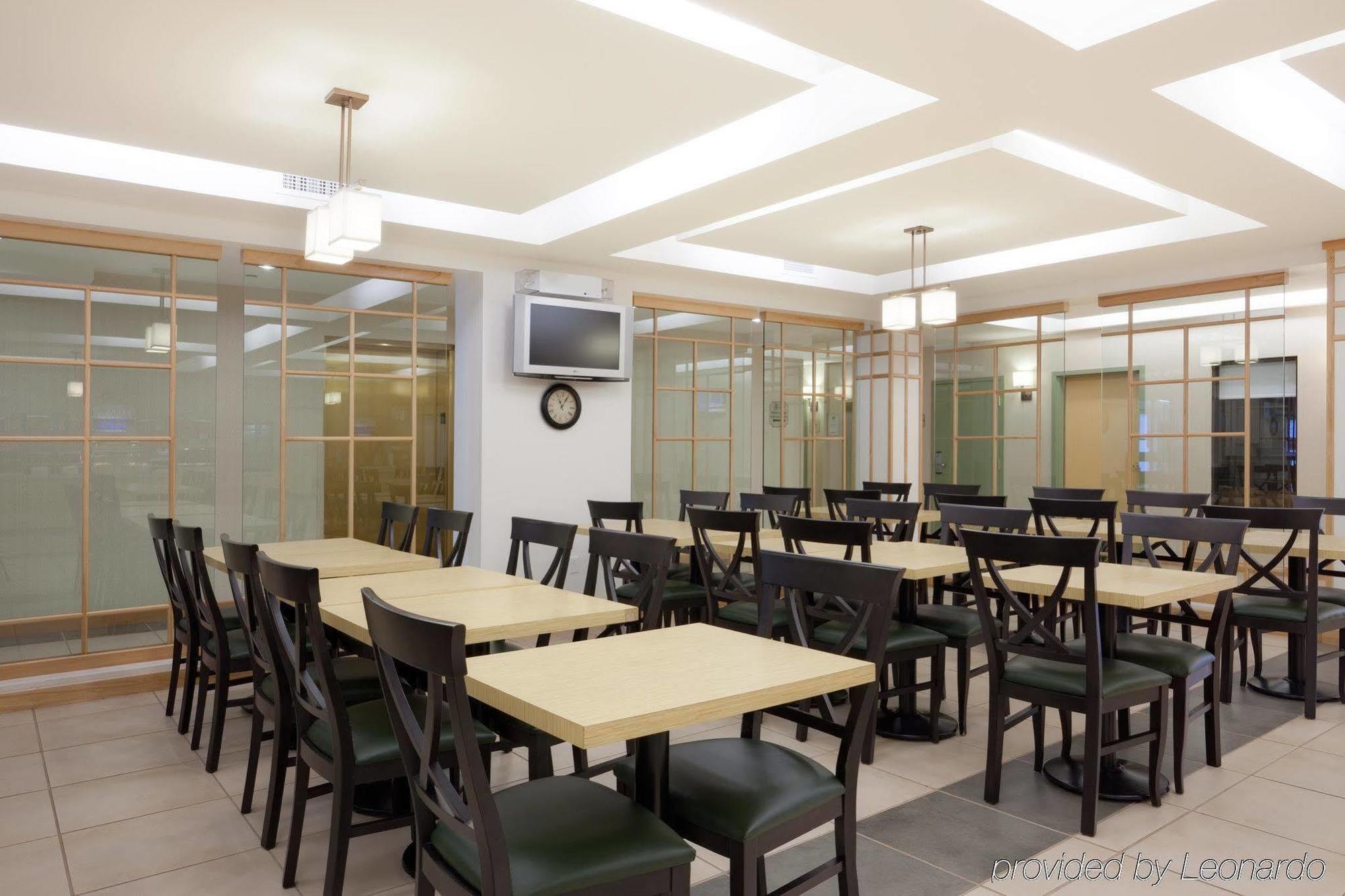Express & Dieppe Airport By Ihg 2*