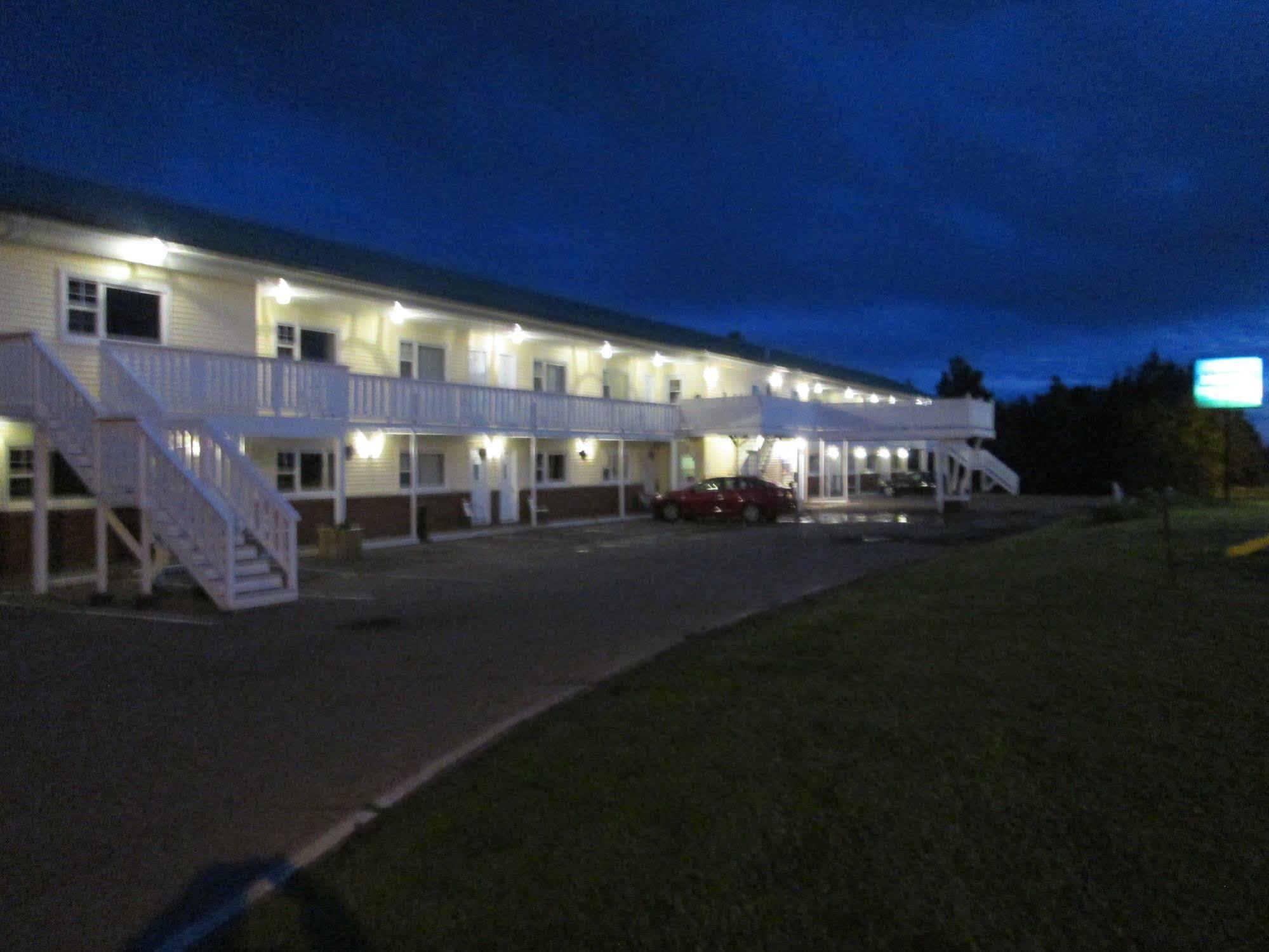 Scenic Motel 3*