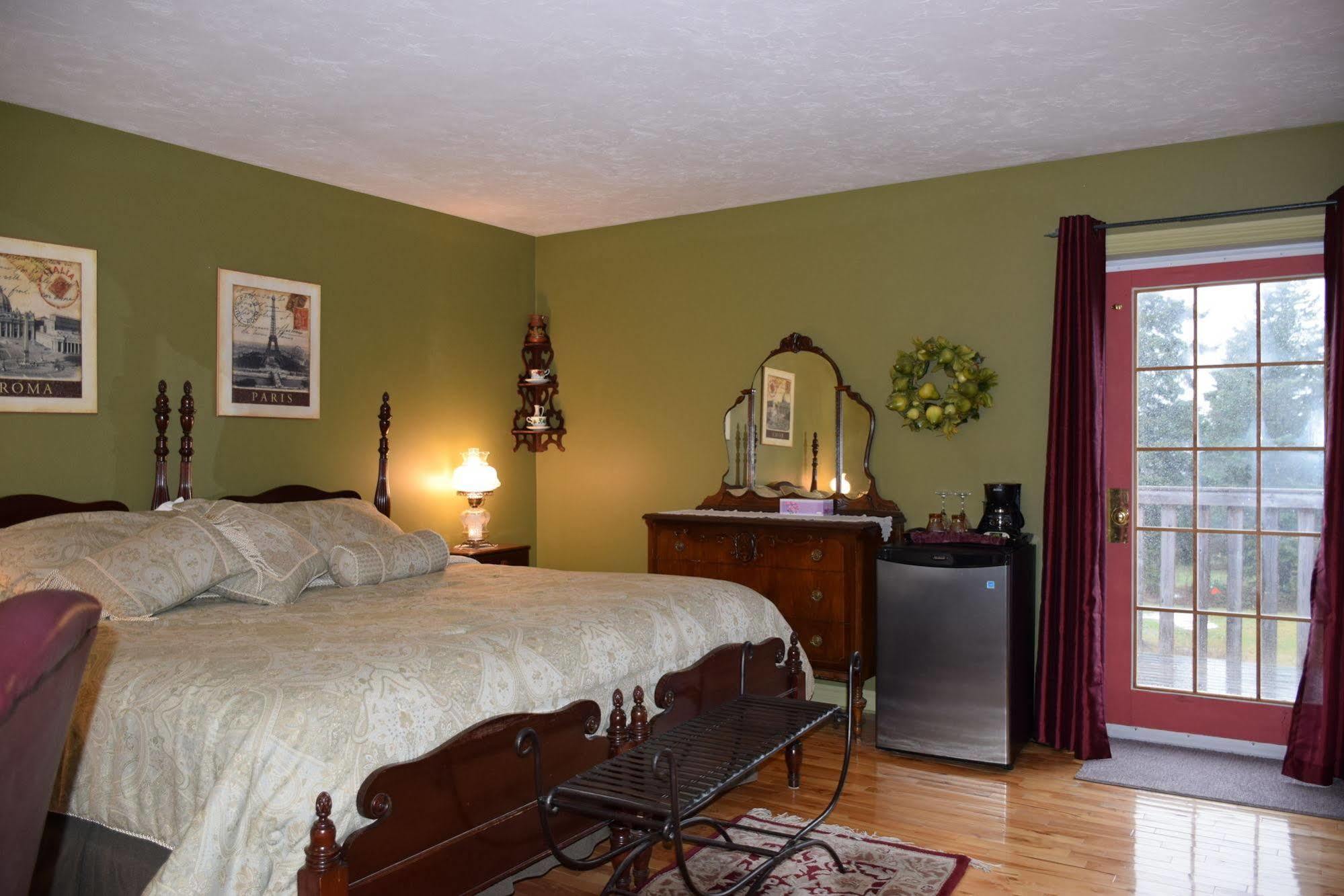 Wild Rose Hotel 4*